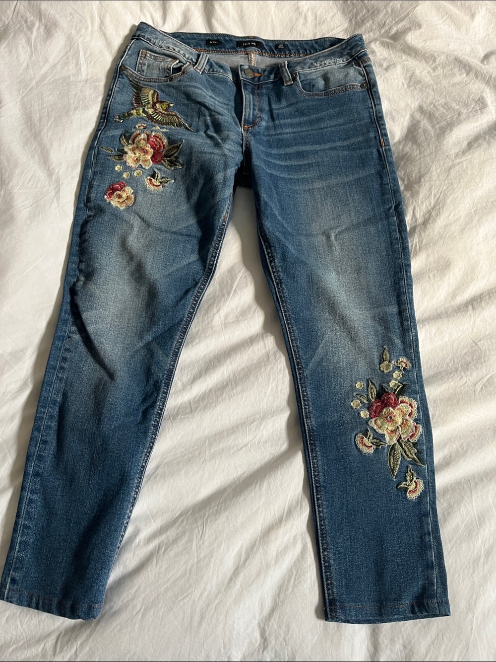 Miss Me Skinny 29 inch inseam capri jeans embroidered floral bird design